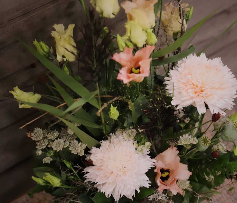 Ett blomsterarrangemang